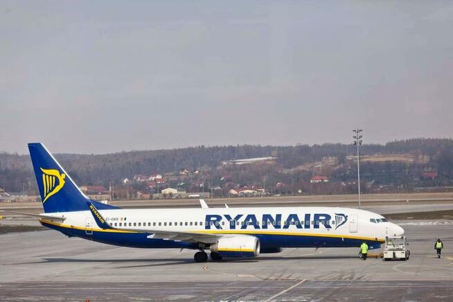 Tanie taxi z lotniska Modlin do Warszawy 140pln Polska 3pln/