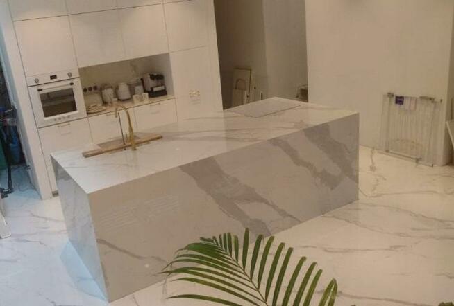 Spiek Kwarcowy BIANCO STATUARIO VENATO stół, blat.