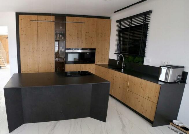 Spiek Kwarcowy DEKTON BROMO. Blat, stół, parapet.