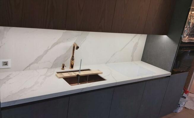 Spiek Kwarcowy BIANCO STATUARIO VENATO stół, blat.