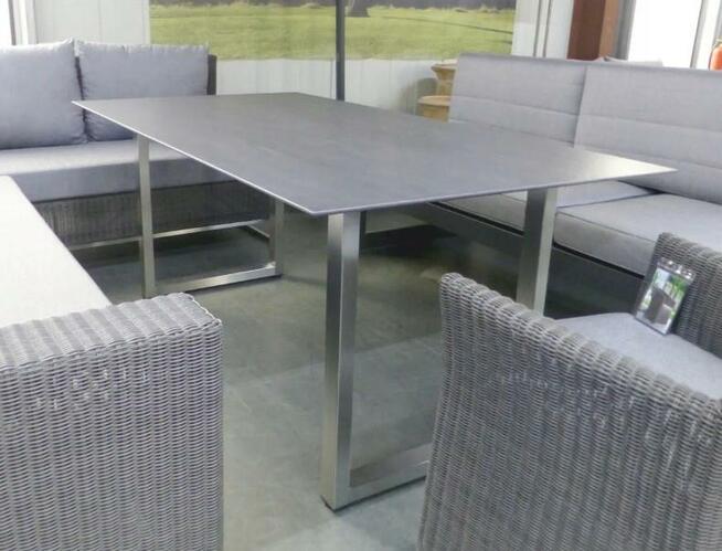 Spiek Kwarcowy DEKTON BROMO. Blat, stół, parapet.