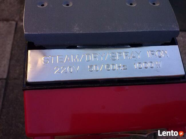 Żelazko czerwone, zielone, po 29 zł.