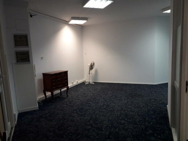 Pow. biurowa 210 - 180 Kasprowicza 47 przy stacji metra