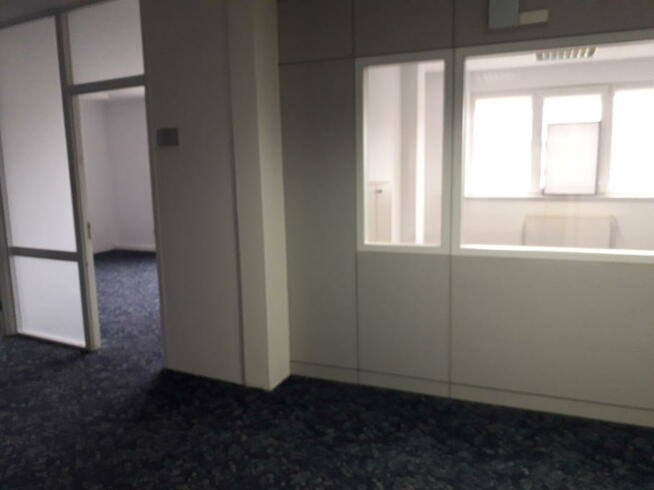 Pow. biurowa 210 - 180 Kasprowicza 47 przy stacji metra