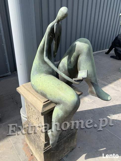 Figura z brązu. Thick lady Nowoczesna kobita w stylu Rubensa