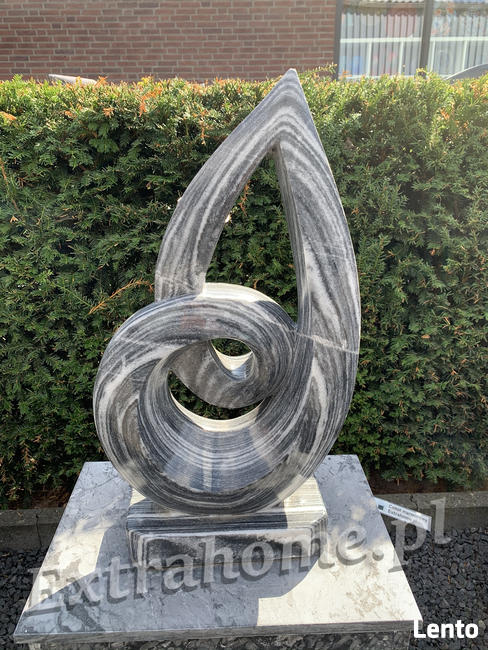 Figura z brązu. Thick lady Nowoczesna kobita w stylu Rubensa