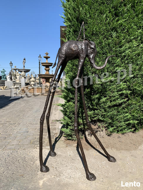 Figura z brązu. Thick lady Nowoczesna kobita w stylu Rubensa