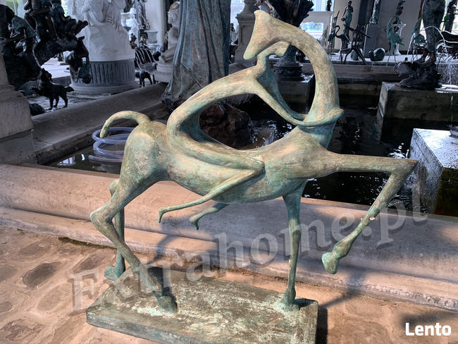 Figura z brązu. Thick lady Nowoczesna kobita w stylu Rubensa