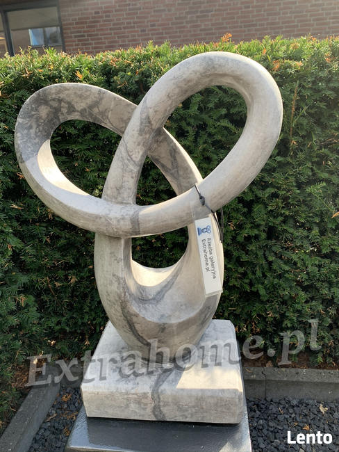 Figura z brązu. Thick lady Nowoczesna kobita w stylu Rubensa