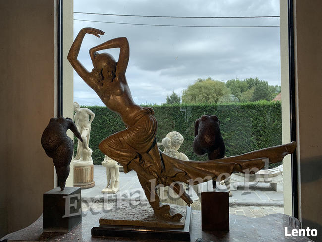 Figura z brązu. Thick lady Nowoczesna kobita w stylu Rubensa