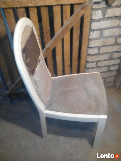Krzesła białe z lat 80-tych