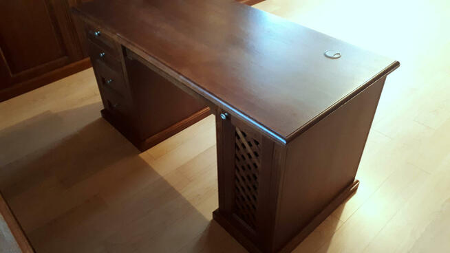 Biblioteka Dębowa. Regał na książki