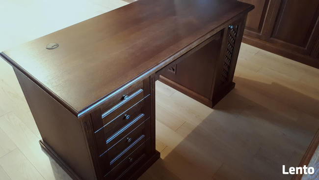 Biblioteka Dębowa. Regał na książki