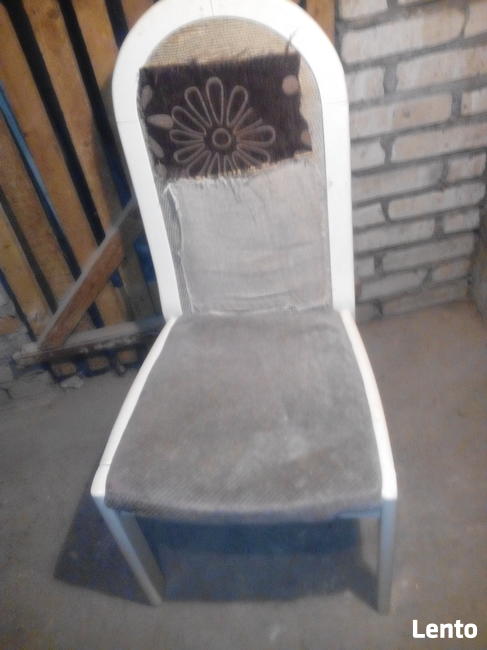 Krzesła białe z lat 80-tych