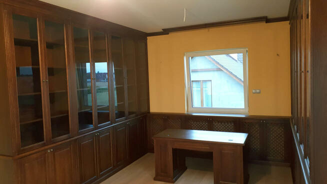 Biblioteka Dębowa. Regał na książki