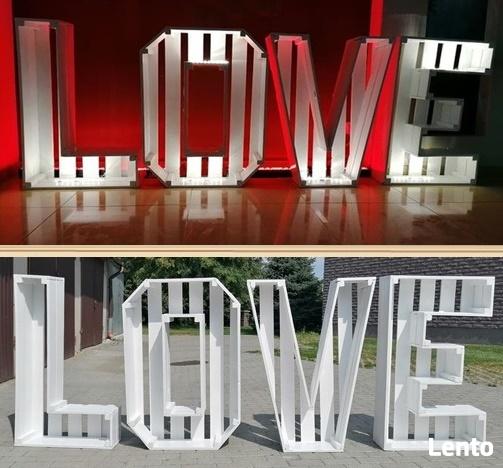 Wynajem podświetlanych napisów LOVE