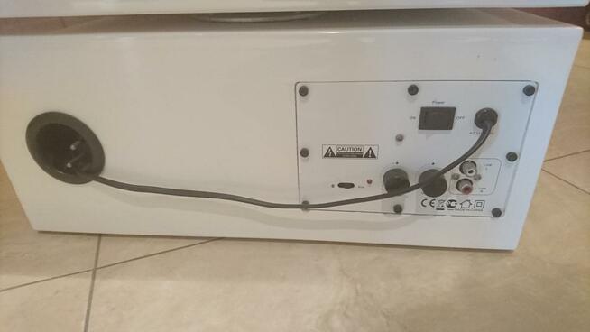 Szafka ze wzmacniaczem, stolik