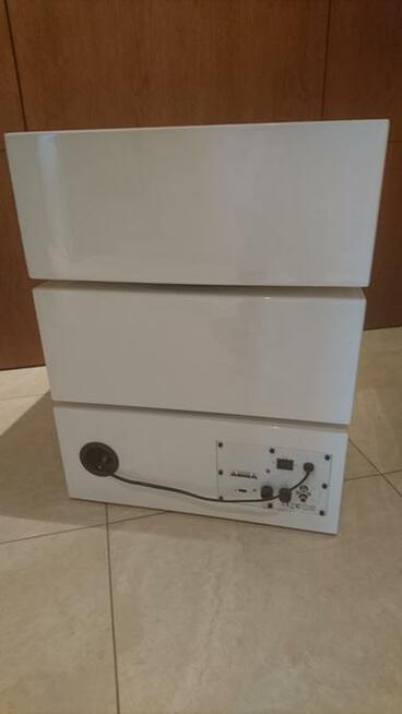 Szafka ze wzmacniaczem, stolik