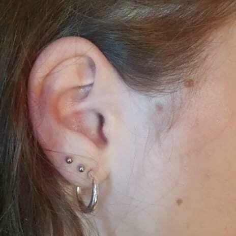 Przekłuwanie uszu/nosa oraz inne części ciała