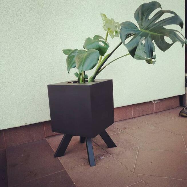 Donica metalowa nowoczesna