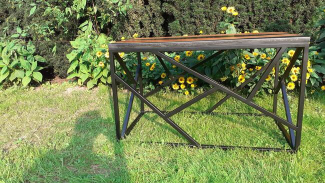 stół z drewna i żywicy epoksydowej