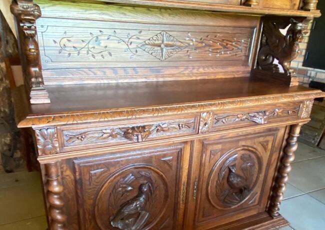 Antyczny kredens z nadstawką