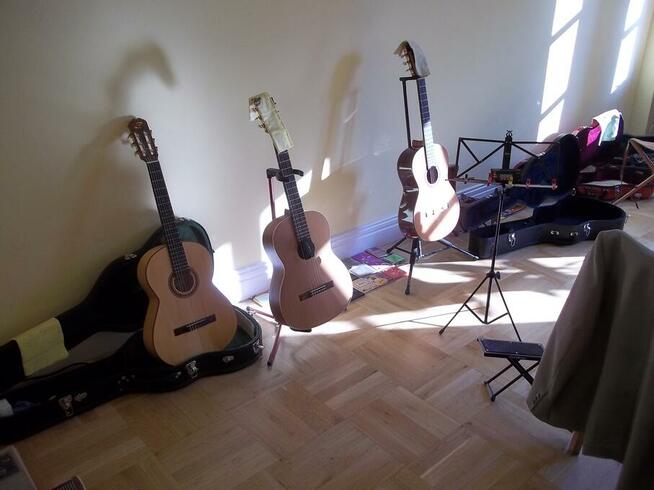 Wigilia Firmowa przy gitarze. Gitarzysta na Wigilię Firmową.