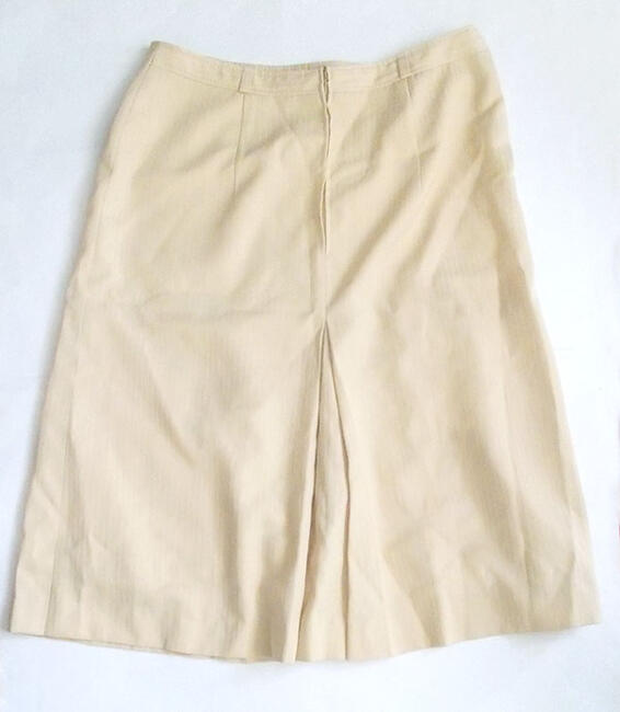 beżowa spódnica elegancka