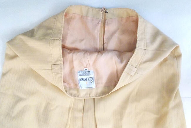 beżowa spódnica elegancka