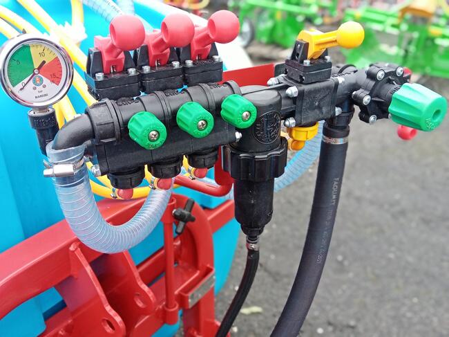 Opryskiwacz zawieszany 800l Biardzki