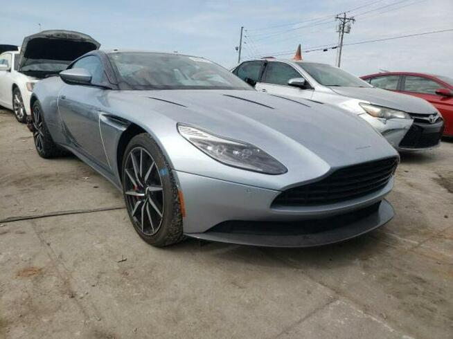Aston Martin DB11 2018, 5.2L, porysowany