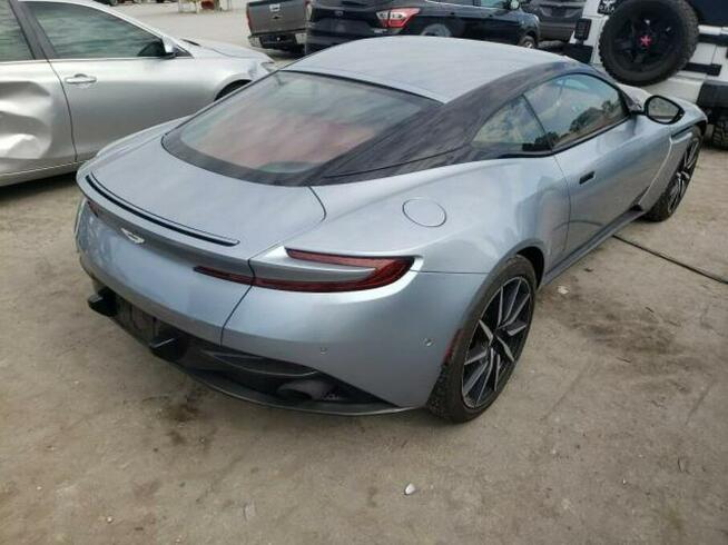 Aston Martin DB11 2018, 5.2L, porysowany