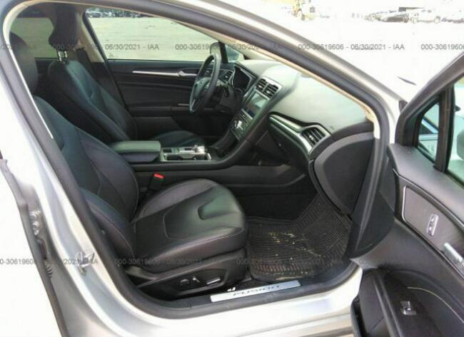 Ford Mondeo 2019, 2.0L, 4x4, po gradobiciu