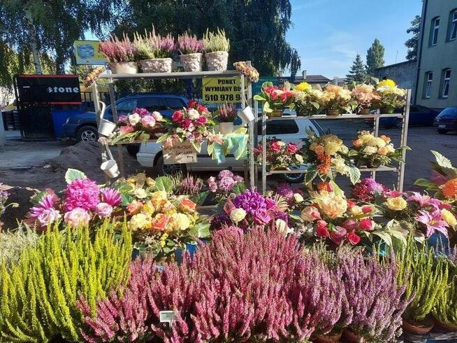 Stroiki, kompozycje kwiatowe na groby