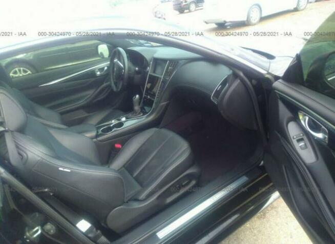 Infiniti Q60 2017, 2.0L, 4x4, po gradobiciu