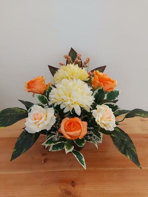 Stroiki, kompozycje kwiatowe na groby