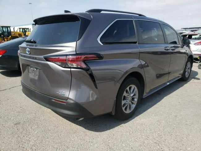 Toyota Sienna 2021, 2.5L, XLE, po gradobiciu