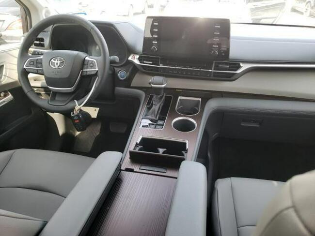 Toyota Sienna 2021, 2.5L, XLE, po gradobiciu