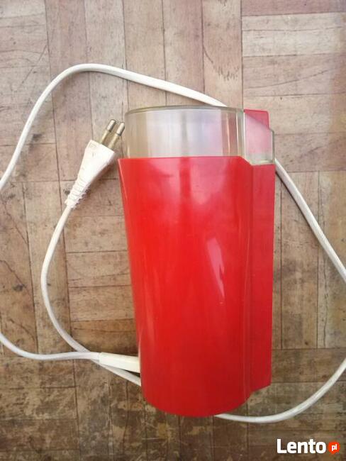 Młynek do mielenia kawy, pieprzu, elektryczny, dwa po 30 zł.