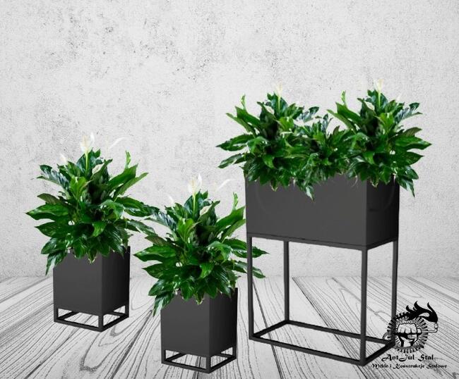 Donica / Kwietnik metalowa. Malowane proszkowo.