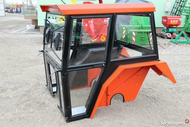 Kabina ciągnikowa do ciągnika C 330 C330 z błotnikami kabiny