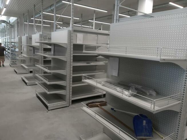 Montaż regałów sklepowych