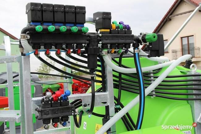 Opryskiwacz ciągany zaczepiany przyczepiany Tolmet Bruno