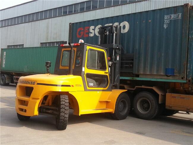 4 tonowy wózek widłowy używany gazowy widlak LINDE LPG UDT