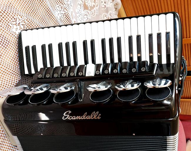 Akordeon Scandalli Brevetto N565/26 - LMMH - Polifonico - T