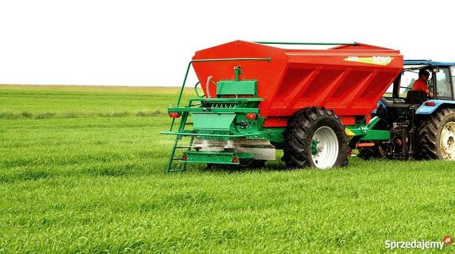 Rozsiewacz do wapna REWO 8200 litrów Agro-Masz
