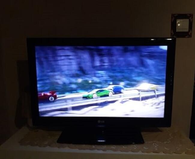 Tv z wbudowanym DVB-T LG-32cal- -Телевізор з вбудованим DVB-