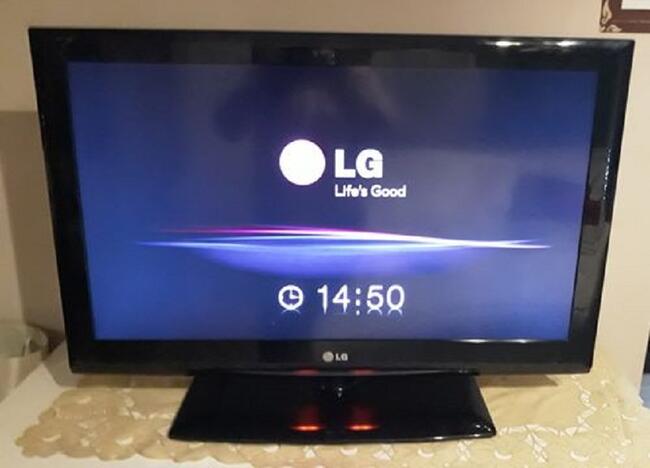 Tv z wbudowanym DVB-T LG-32cal- -Телевізор з вбудованим DVB-