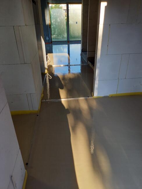 Płynny styropian, styrobeton, anhydryt Knauf na ogrzewanie.