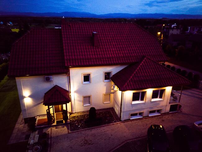 Sprzedam dom z dużą działka i kortem tenisowym